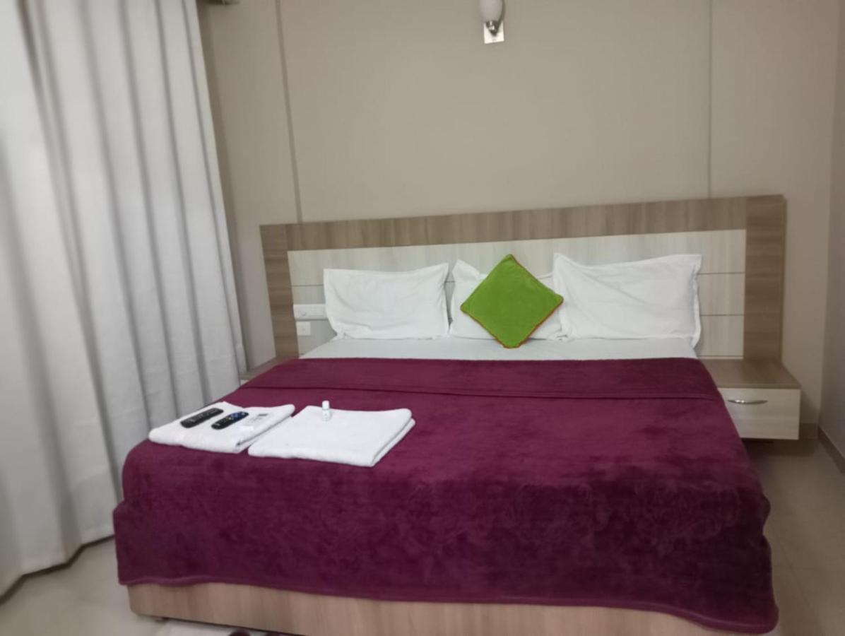 Apartamento Omaxe Krishna Aavas Vrindāvan Exterior foto