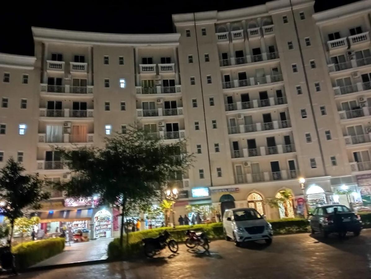 Apartamento Omaxe Krishna Aavas Vrindāvan Exterior foto