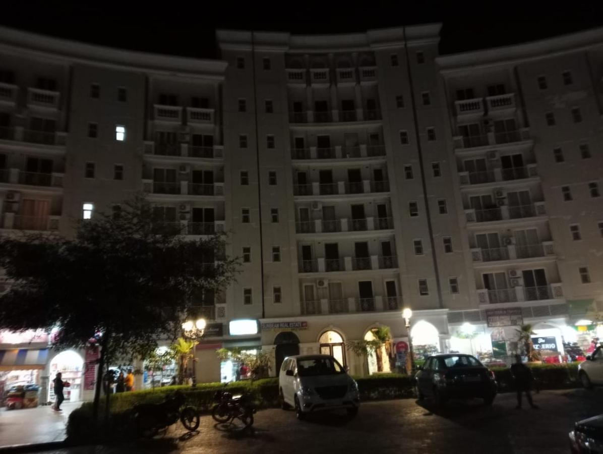 Apartamento Omaxe Krishna Aavas Vrindāvan Exterior foto