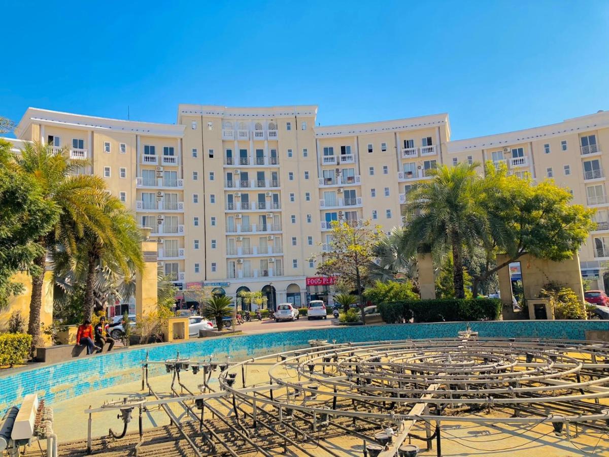 Apartamento Omaxe Krishna Aavas Vrindāvan Exterior foto