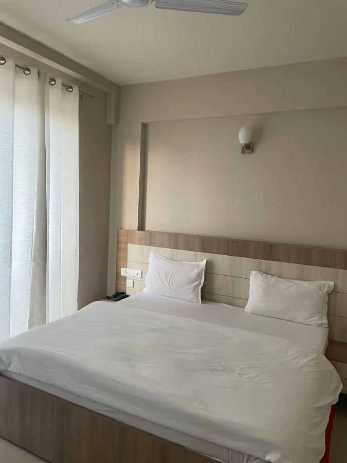 Apartamento Omaxe Krishna Aavas Vrindāvan Exterior foto
