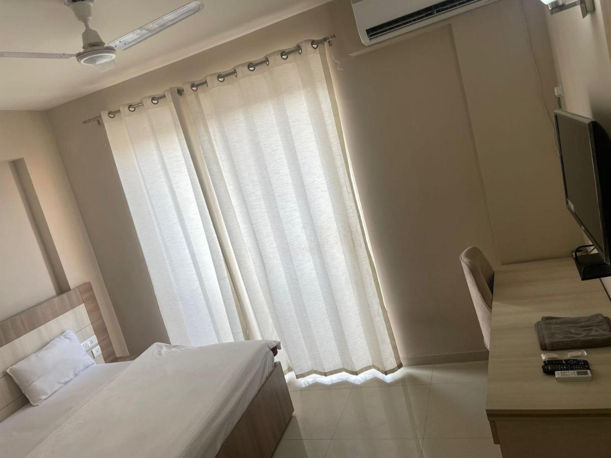 Apartamento Omaxe Krishna Aavas Vrindāvan Exterior foto