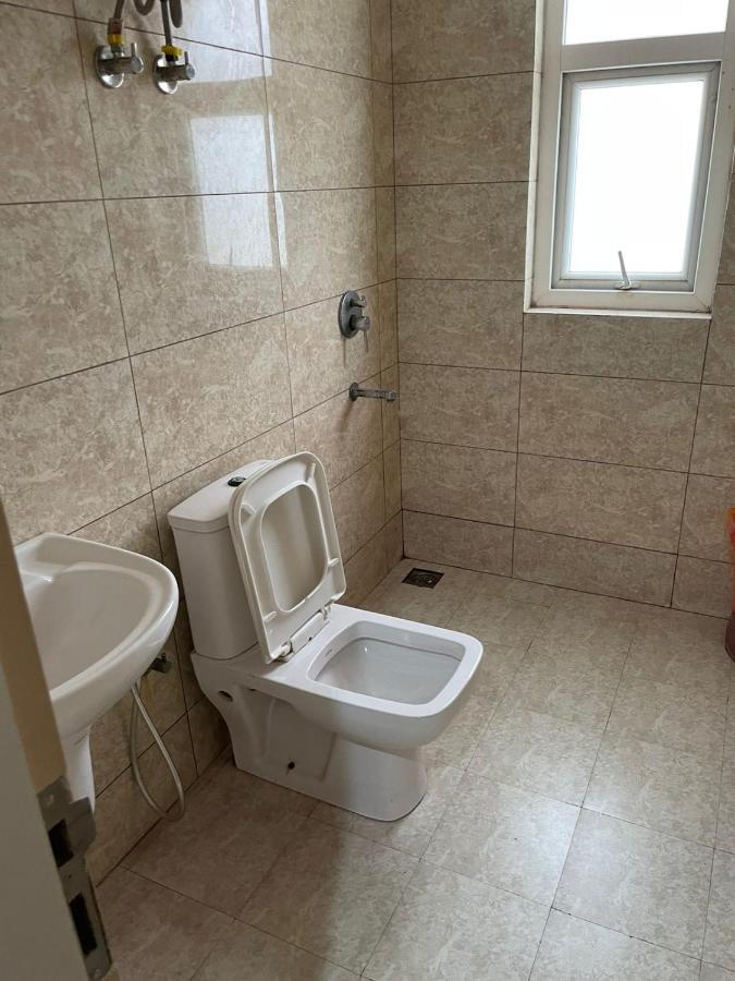 Apartamento Omaxe Krishna Aavas Vrindāvan Exterior foto
